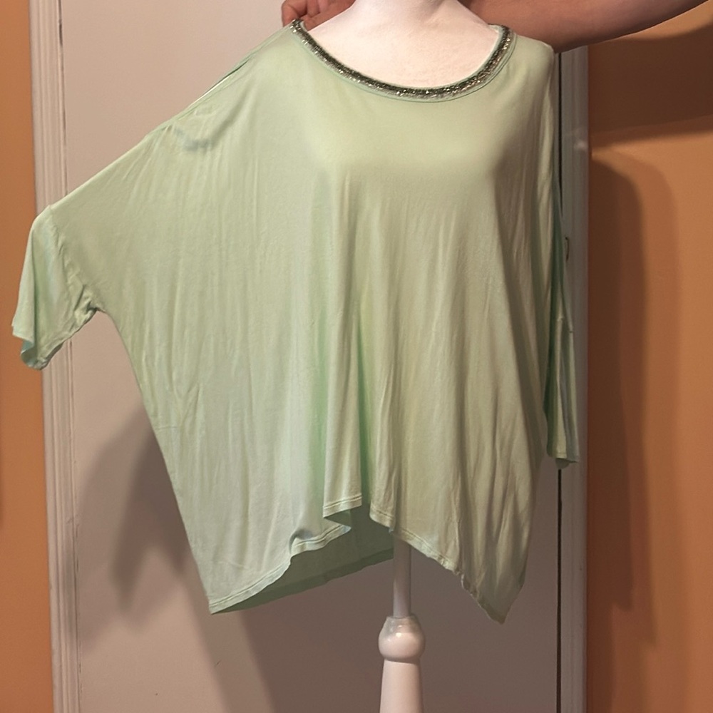 XL Jennifer Lopez Cold Shoulder Top. Made of Rayon
